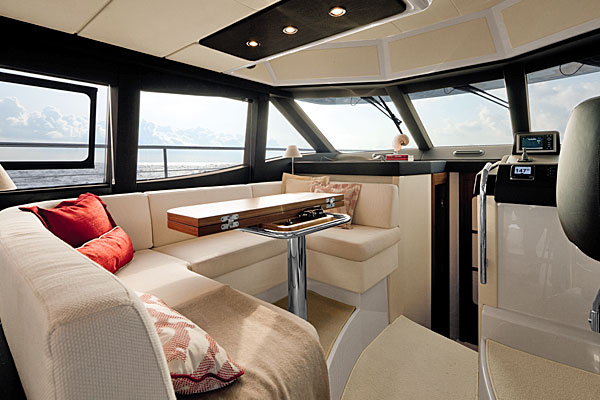 Azimut Magellano 43 Saloon